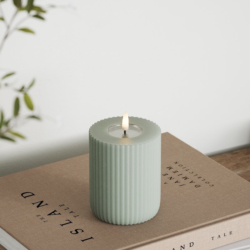 Deluxe Homeart Solid Stripe LED Bougie pilier Ø8 X 10 cm Vert sauge