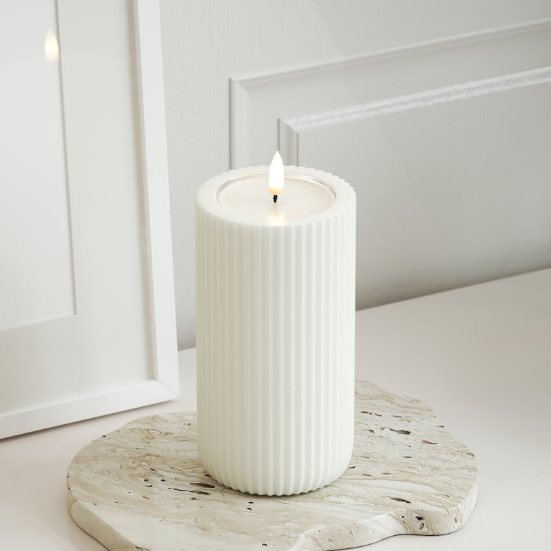 Unique Candles Unique LED Bougie rainurée P 8 x 15 cm Blanc